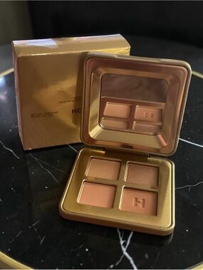 Hourglass Curator Eyeshadow Palatte in Idealist ✨